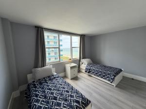 Oceanfront apartment in Surfside
