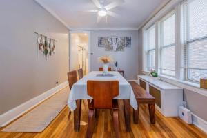 Modern 2BR Avondale with Free Parking Near CTA