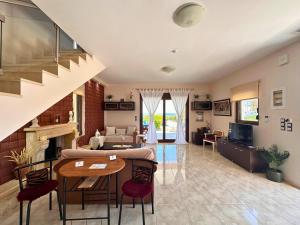Villa Kyma by the sea, in South Crete