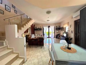 Villa Kyma by the sea, in South Crete