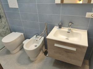 Double room with queen size bed and private bathroom