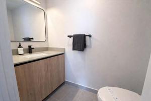 3006 New Luxury High Floor Near Metro & Bright