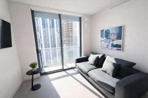 3006 New Luxury High Floor Near Metro & Bright