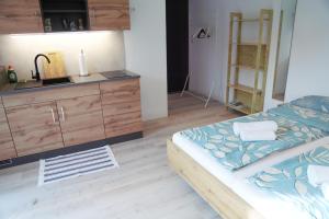 Lemon Yard Apartments