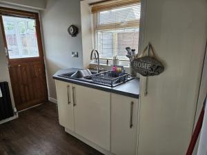 Tranquil Hope Valley Retreat with 3 Bedrooms