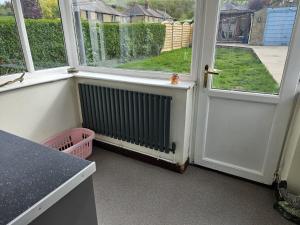 Tranquil Hope Valley Retreat with 3 Bedrooms