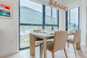 Big Gs Penthouse - Two Bedroom Condo