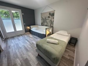 Grande maison avec jacuzzi - 25 personnes - WIFI
