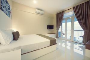 Hush Lagoon 30