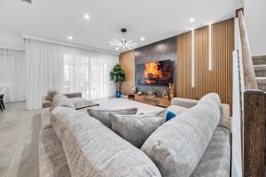 2026 NEW 06 BedroomsPool At Solara Resort