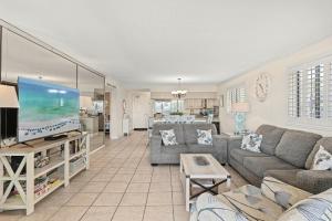 Miramar Beach Retreat - Beachfront & Poolside
