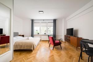 Wola Anielewicza Boutique Studio by BookingHost