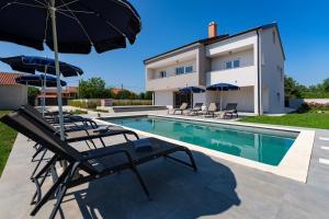 MY DALMATIA - Villa Campi Dalmatia with private heated pool, sauna and sports court