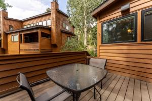 Tennis Townhomes #1340: 2