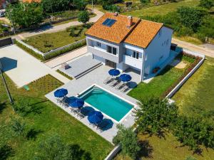 MY DALMATIA - Villa Campi Dalmatia with private heated pool, sauna and sports court
