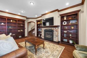 New Glasgow Pool House - Indoor Pool - Sleeps 14