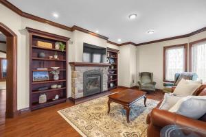 New Glasgow Pool House - Indoor Pool - Sleeps 14