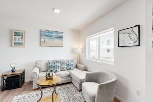 Condo in Marathon with waterfront pool, patio, & sundeck