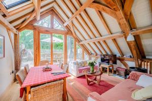 Airy Barn Conversion Private Parking & Garden