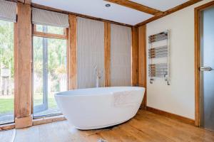 Airy Barn Conversion Private Parking & Garden