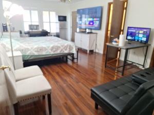 Large 4 Bdr 1 and half Baths with private Pool in Upscale Area