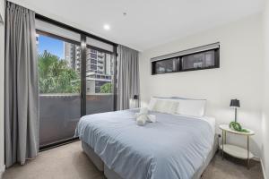 Modern 2BR Apartment and Pool with South City Square
