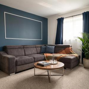 Winter Warsaw 2-Bedroom Apartment with City View Central