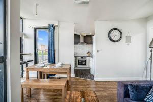 3 Bed Duplex Near Birmingham City Centre Sleeps 7 Free Gated Parking