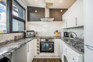 3 Bed Duplex Near Birmingham City Centre Sleeps 7 Free Gated Parking