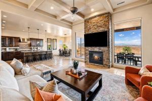 The Overlook - Triple Primary Luxe 50 Mile Views