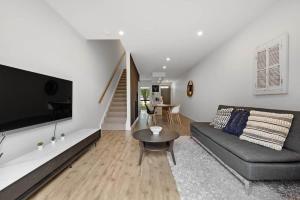 Modern Townhouse 2 bed 2 bath w Parking B