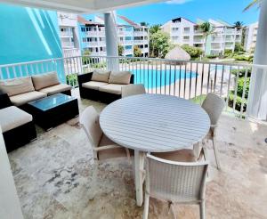 Playa Turquesa Ocean Club, P-301, free beach chairs on private beach