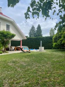 Magyar Tenger Pihenőház, for 2-8 person, 105 m2, garden, pool, free parking, 5 min from the Lake, Balatonakarattya