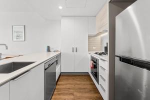 9th Floor Brisbane Retreat - River Views with parking
