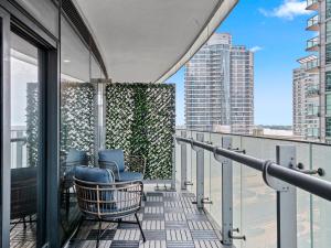 Aqualina Suites - Downtown Toronto, Opposite Scotiabank Arena, CN Tower, Rogers Centre & MTCC