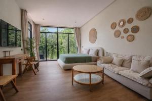 ArtiZen Hideout near Hin Kong Beach