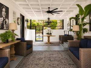 Gloria Palm Springs