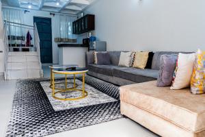 Serena Road Villa- Anmo Suites