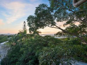 Penthouse Sunsets - Stylish Noosa Heads Escape with Breathtaking Views