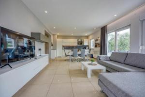 Elegant Panoramic Seaview Apartments