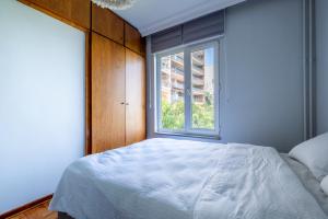 Spacious 4-Bedroom Family Apartment in a Serviced Building - Central Location, Elevator & 2 Bathrooms