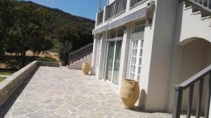The V suites of Aegina 2