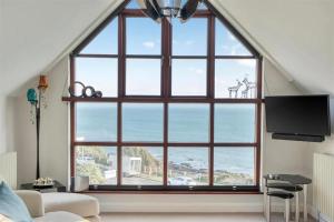 Stylish Apartment Near Falmouth Seafront & Town