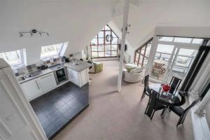 Stylish Apartment Near Falmouth Seafront & Town