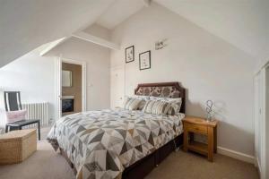 Stylish Apartment Near Falmouth Seafront & Town