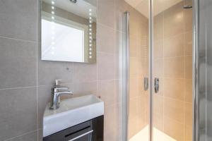 Stylish Apartment Near Falmouth Seafront & Town