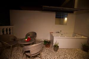 4BHK Villa in Anjuna with Jacuzzi & Pool