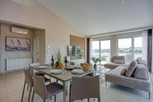 Elegant Panoramic Seaview Apartments