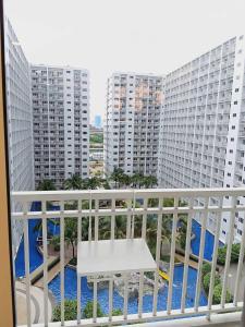 Azrens Oasis MOA Pasay Pool View