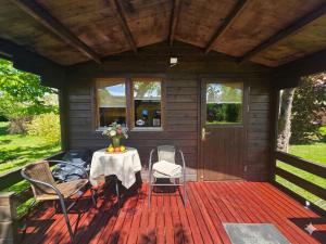 Cozy Summer House with Free Parking near Town Center & Beach